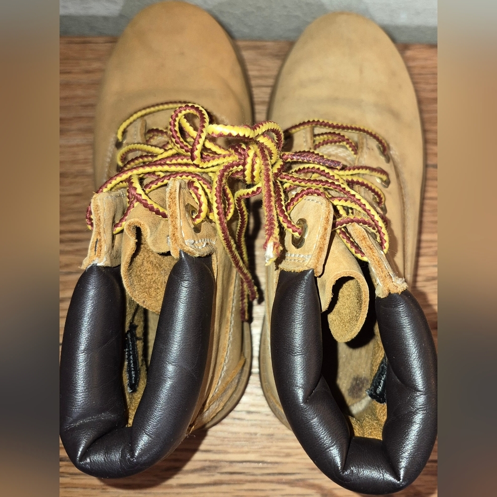 Timberland Boots, Boy Youth Size 2, Great Shape - Picture 4 of 6